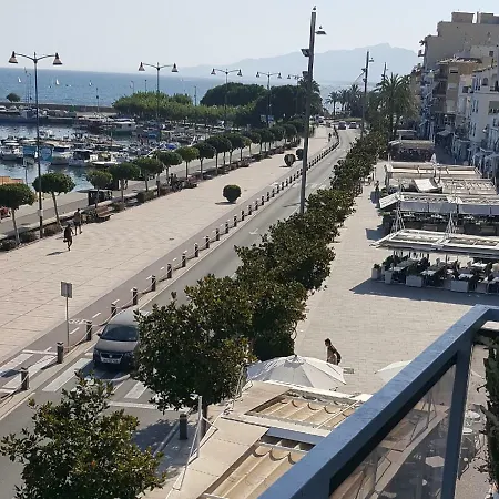 Marina Port アパート カンブリルス